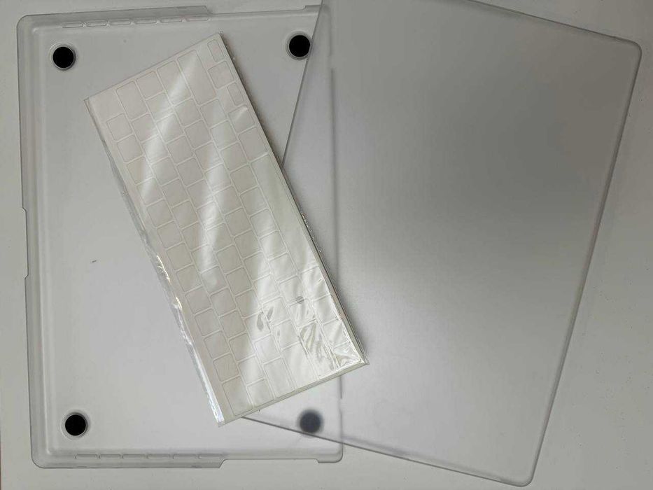 Чехол Uniq Claro MacBook Pro 16''