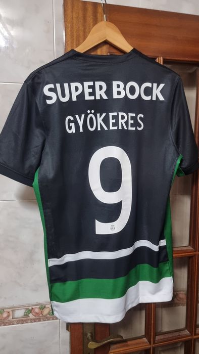 Camisola do Sporting comprada na loja verde  do  gyokeres  n9