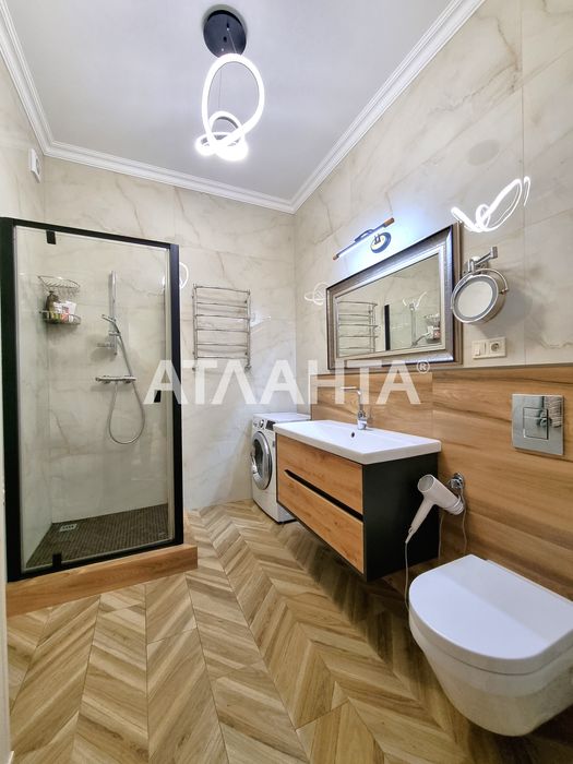 Дом с подвалом на участке 6 соток на  Фонтане