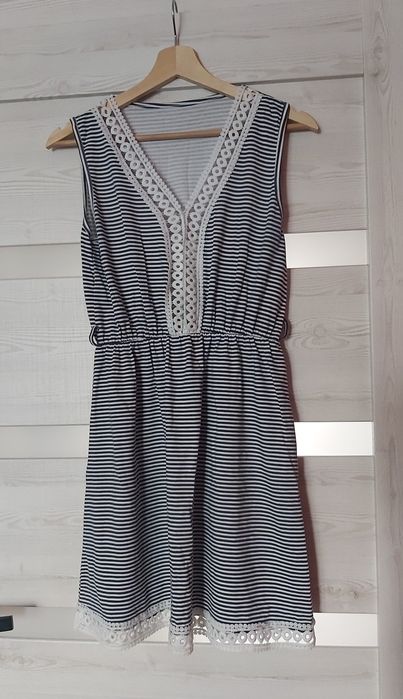 Sprzedam sukienkę damską w paski Uni
