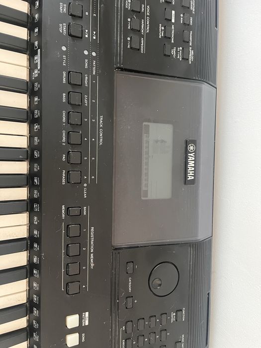 Teclado Yamaha PSR-E453 61 Teclas + Suporte