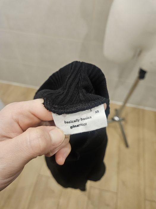 Półgolf prążek czarny xs ginatricot xs