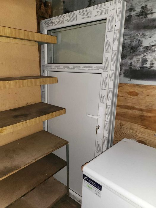 Drzwi zewnętrzne PCV z futryną 200 × 95 cm – NOWE, białe, z przeszkleniem