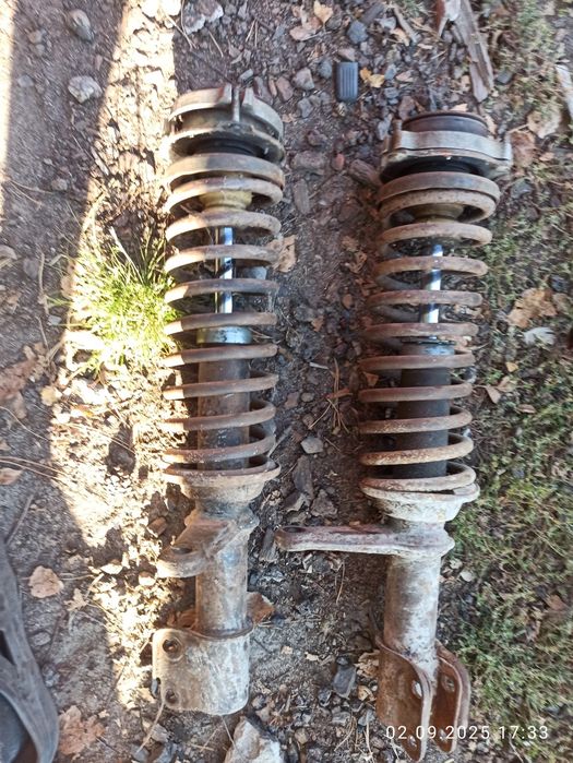 Продам стойки на заз Таврія Славута  передні та задні