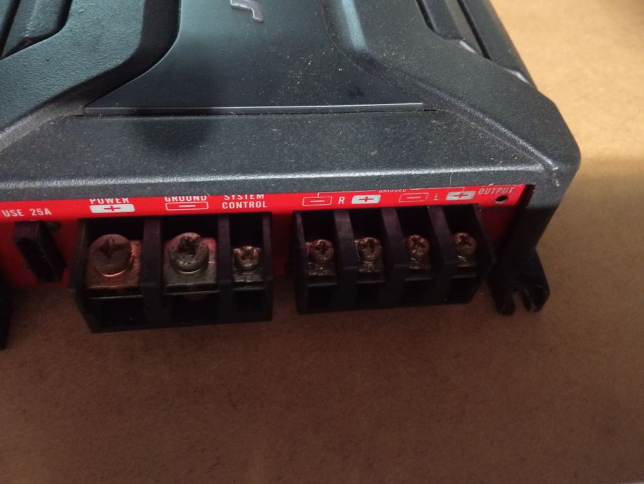 Amplicador 400w Pioneer em bom estado de conservação.vendo p desocupar