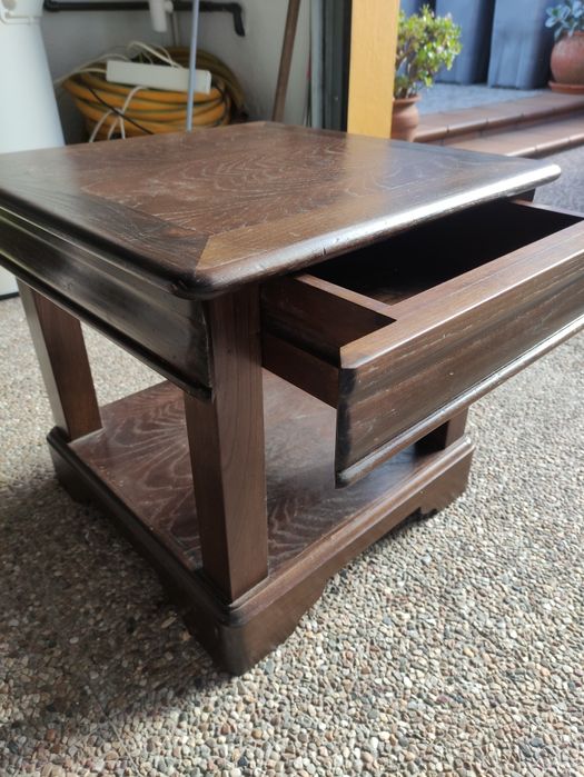 Mesa de apoio sala, em madeira de castanho