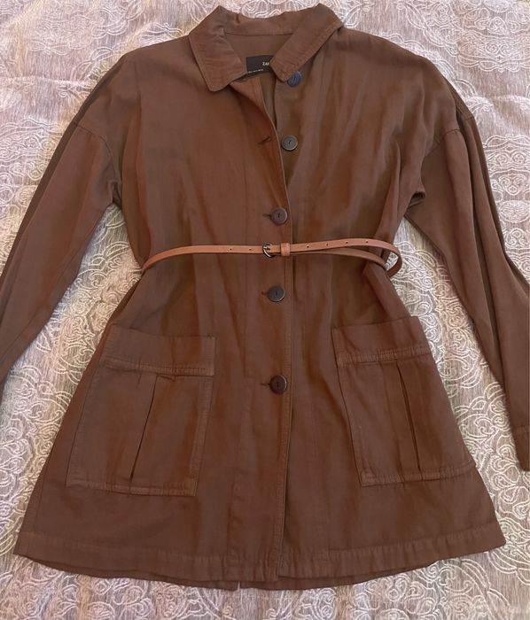 Casaco/camiseiro castanho com opção de cinto da Zara