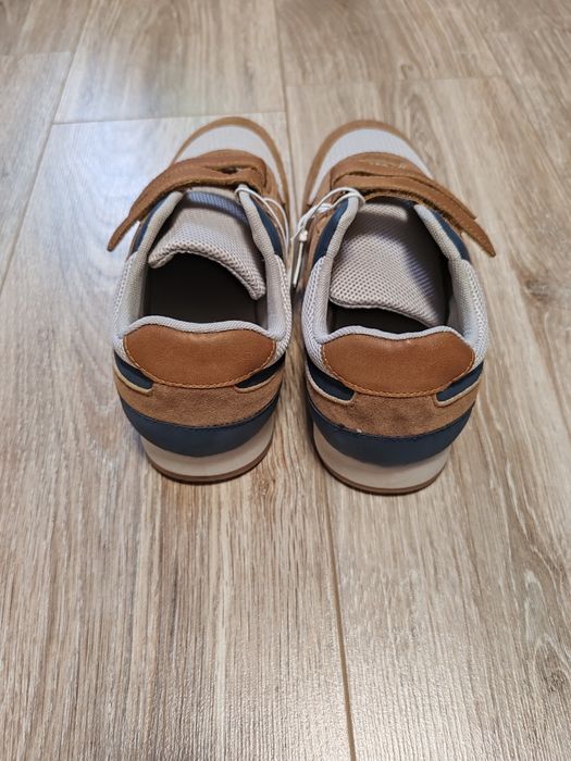 Продам фірмові кросівки 37р.,38 р на хлопчика