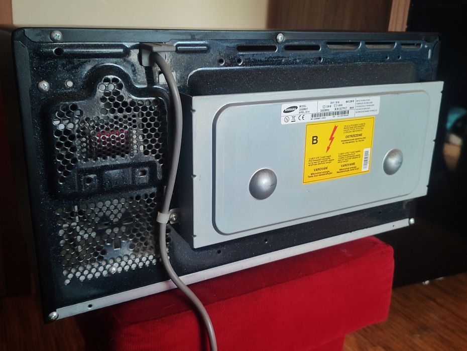Kuchenka mikrofalowa Samsung  GE89MST