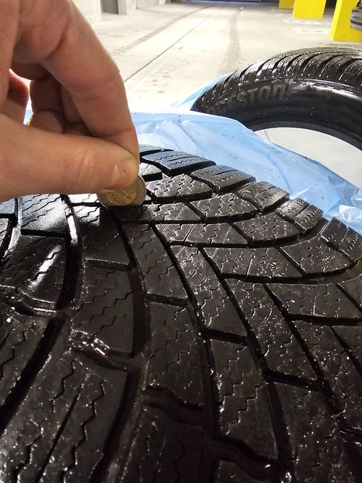 Brigstone blizzak lm005, 225 55 r17 2 szt.