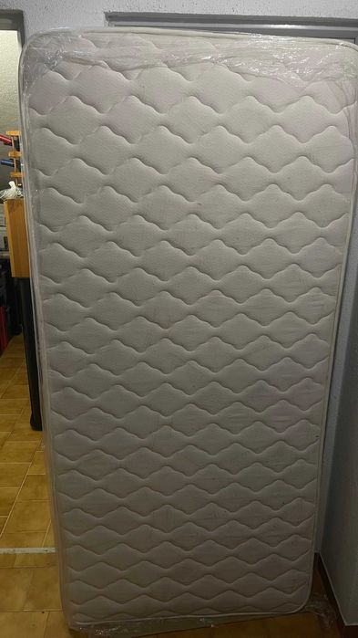 Cama de criança c/pintura personalizada + Estrado + Colchão