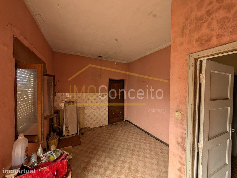 Moradia T3+ terreno + garagem para remodelação Assentis