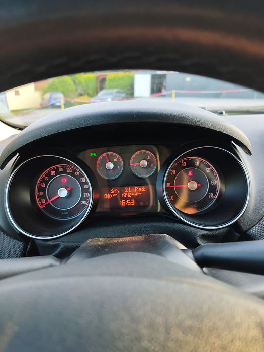 Fiat Punto Mam do sprzedania samochód osobowy Fiat Punto który posiadam 3 lata.
