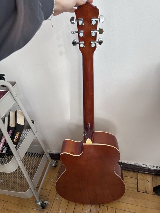 Акустична гітара Caravan Music з вирізом (cutaway)