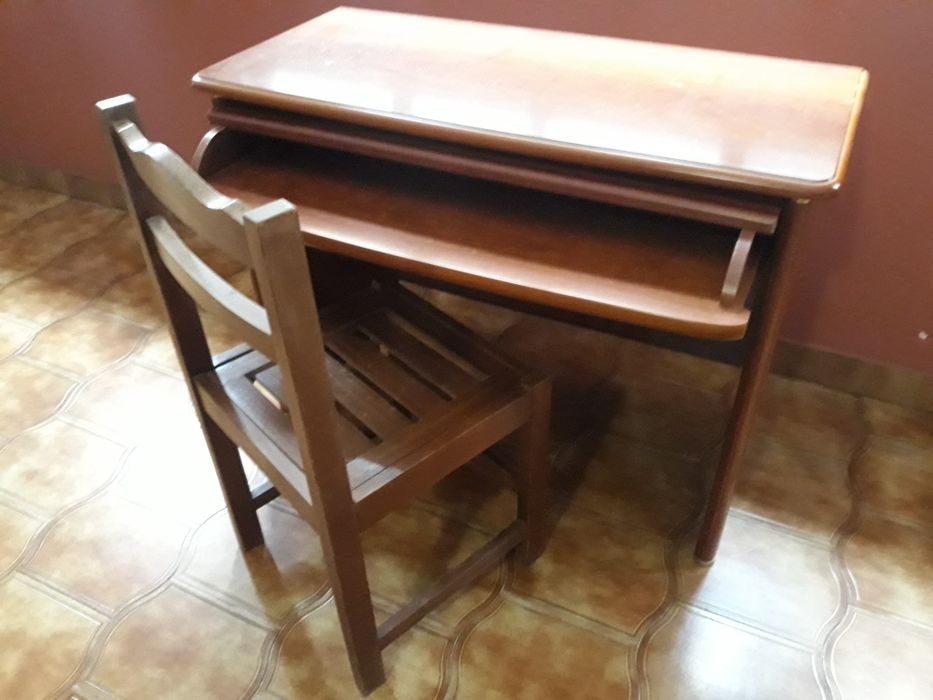 Cama dupla + secretária + cadeira +mesa cabeceira