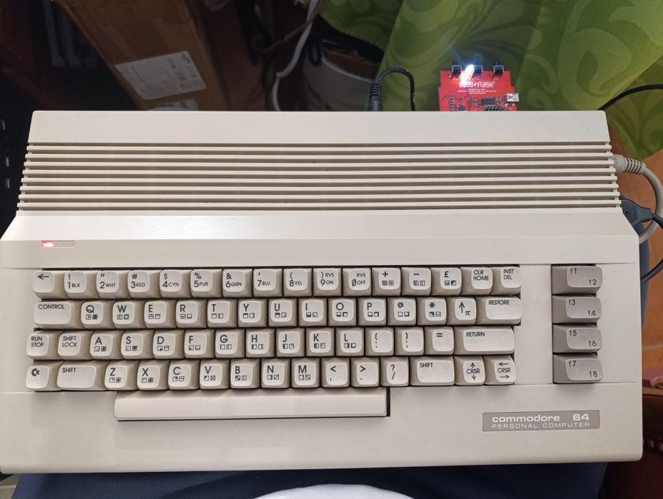 Commodore C64C com acessórios