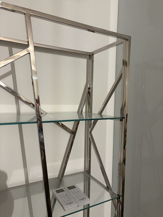 Estante em inox e vidro