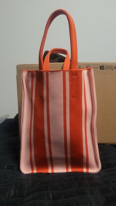 Torebka z materiału firmy cos