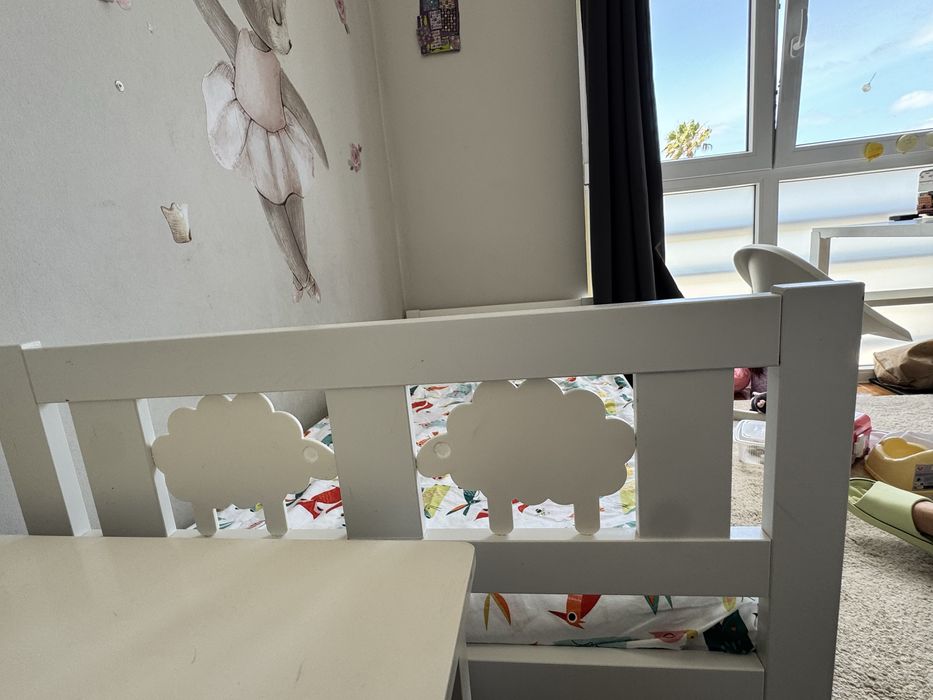 Cama de criança IKEA KRITTER com colchão e proteção lateral