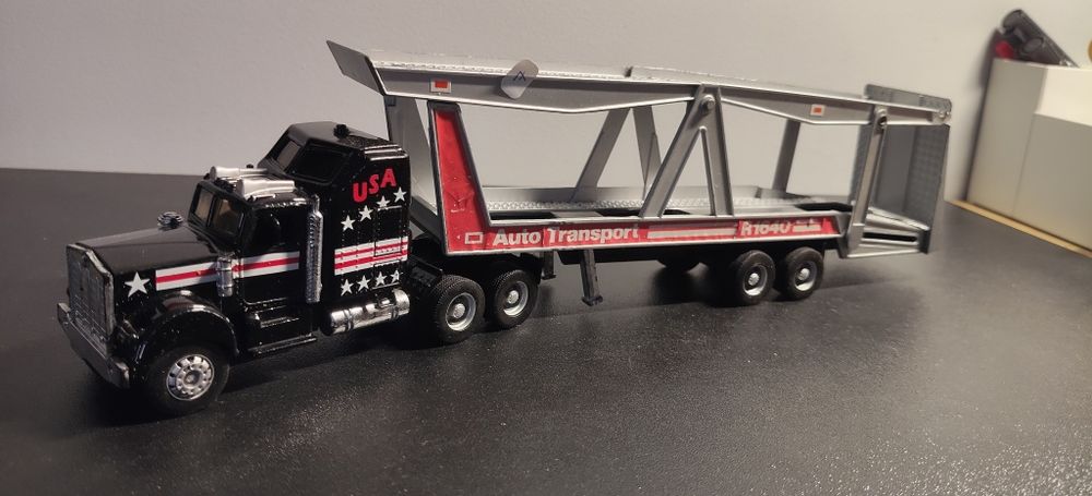 Camião transporte de carros Maisto