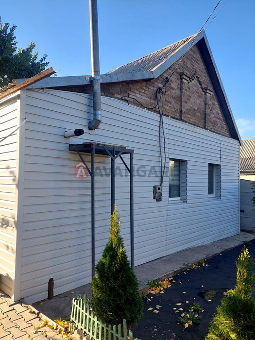 Будинок для невеликої родини або їх батьків