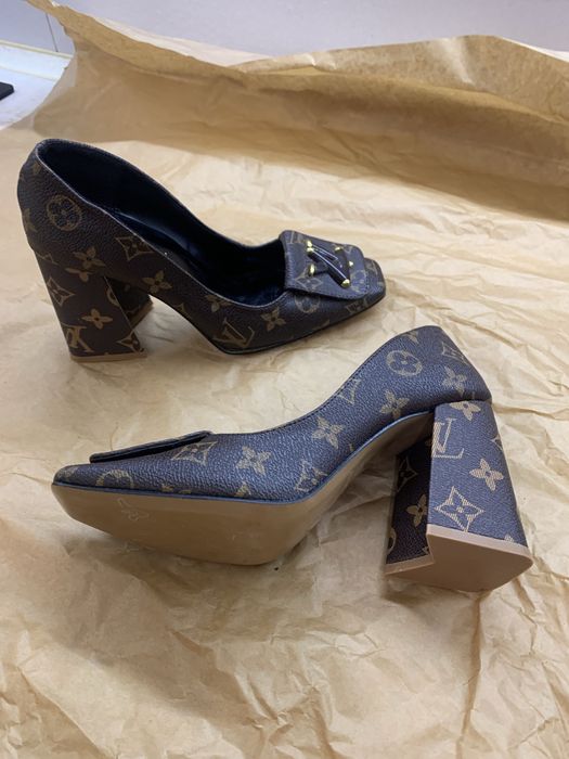 Шкіряні туфлі  LV
