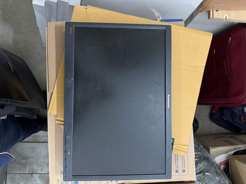 Розпродаж офісноі техніки, меблів тощо