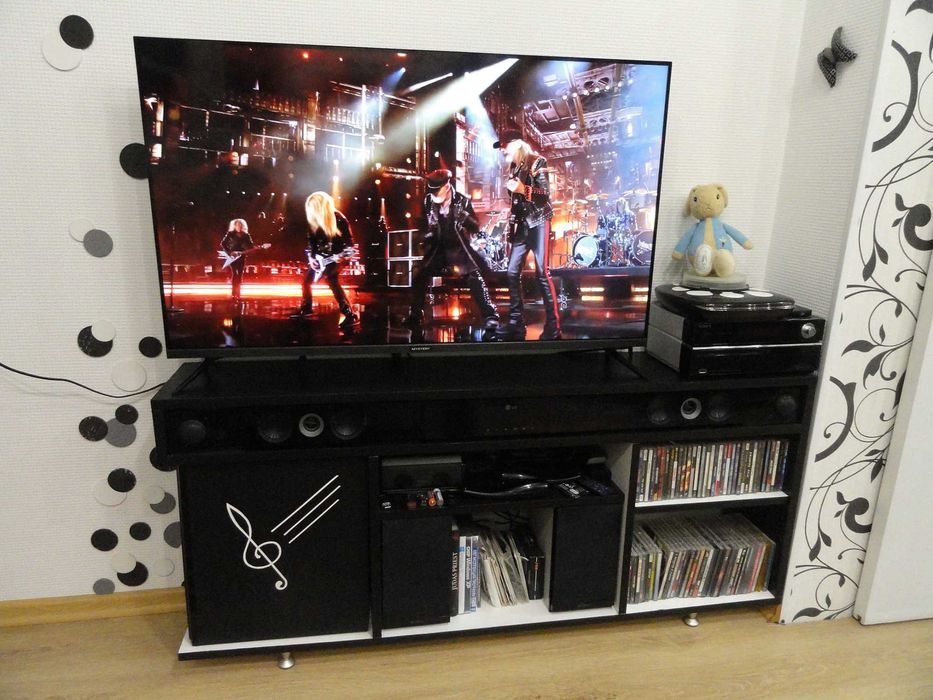 Безрамочный 4К смарт Hisense 43"
