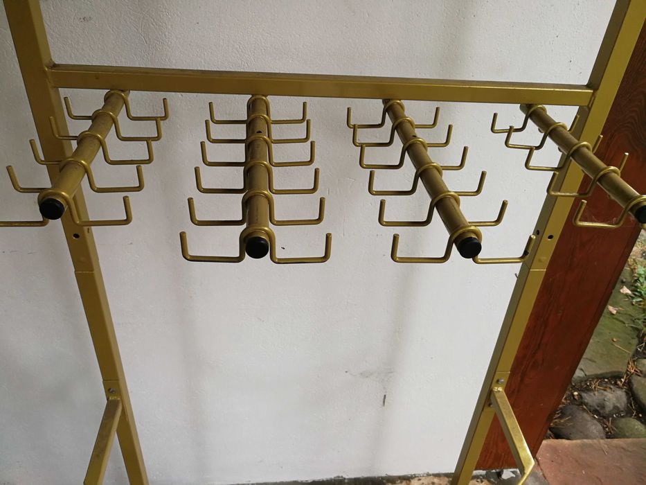 Stojak do ekspozycji parasoli.