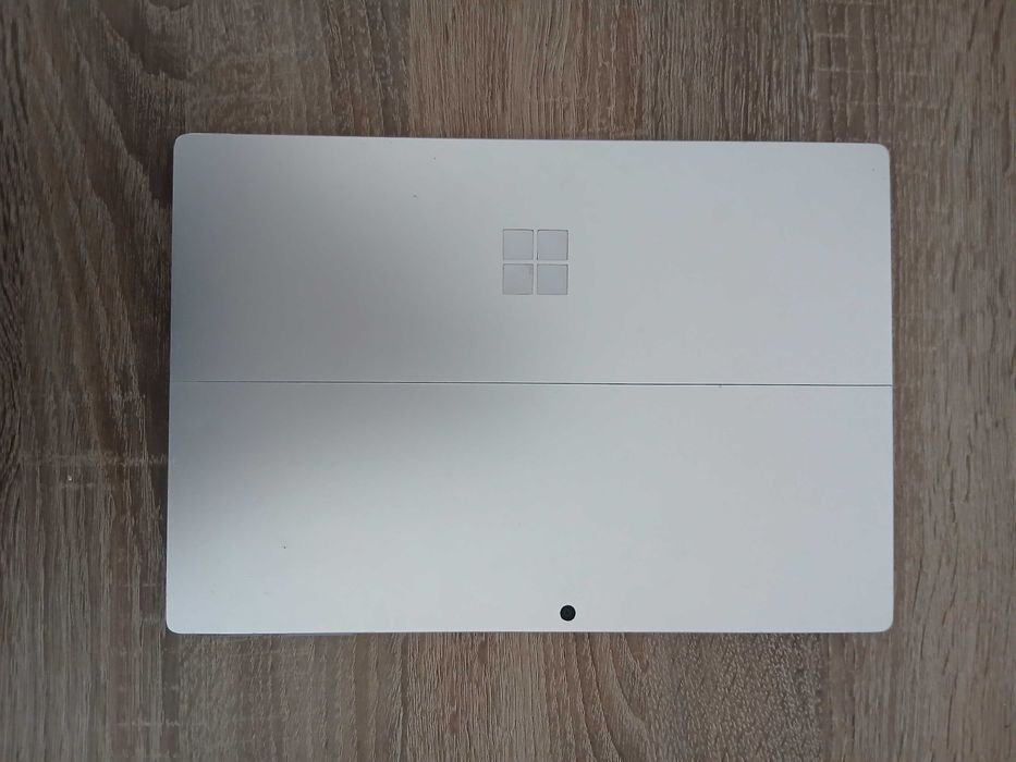 Microsoft Surface Pro 4 i5  8GB RAM  256GB SSD  12.3”  250€