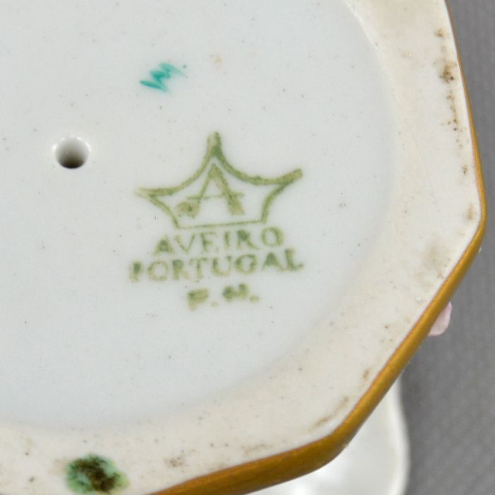Par de castiçais em Porcelana Artibus