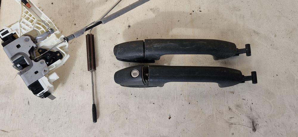 Fechadura porta Drt. Mercedes Sprinter (W907,  910). 2018/2025