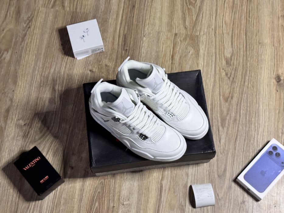 Jordan 4 silver metalic pure money