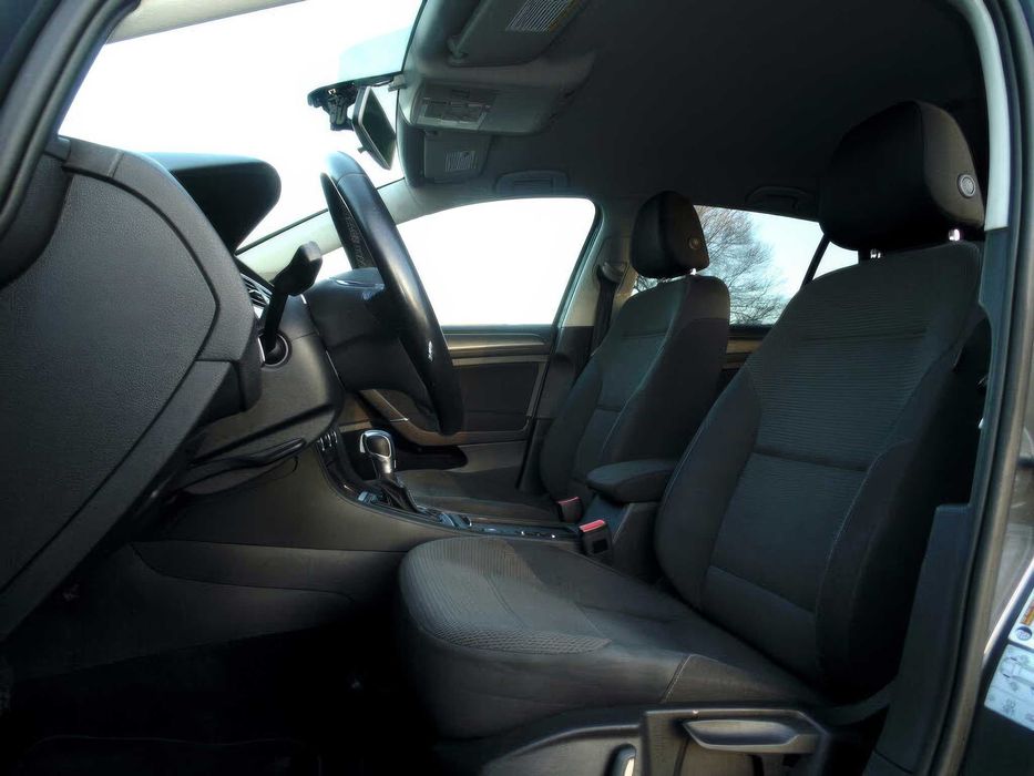 Volkswagen e-Golf      2020