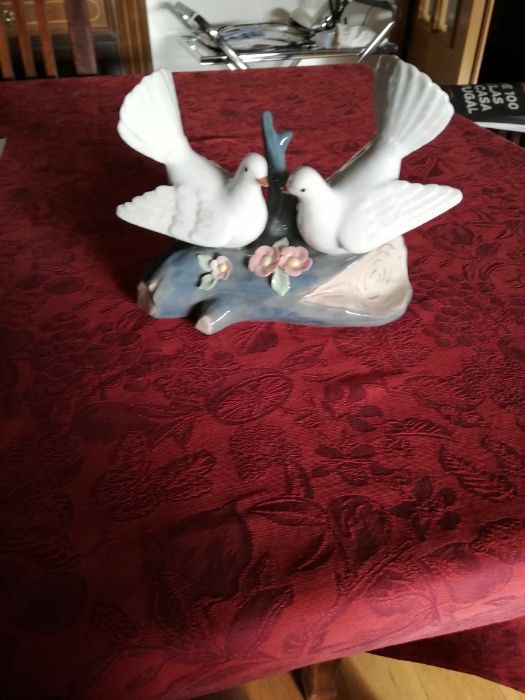 Estatueta das pombinhas