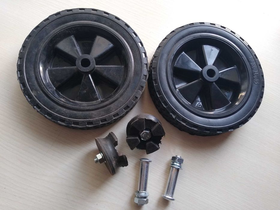 Dwa kółka transportowe 175 mm x 37,5 mm ze śrubami.