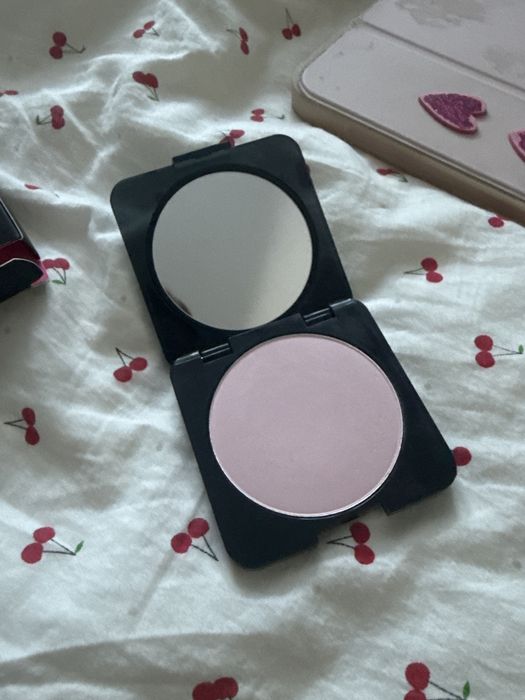 Puder prasowany huda beauty