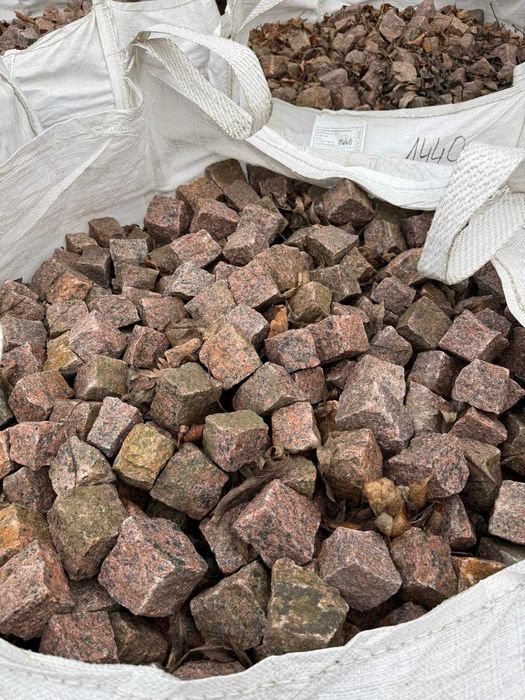 Kostka granitowa łupana czerwona VANGA
