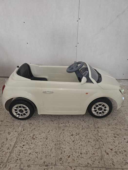Carro com bateria e telecomando