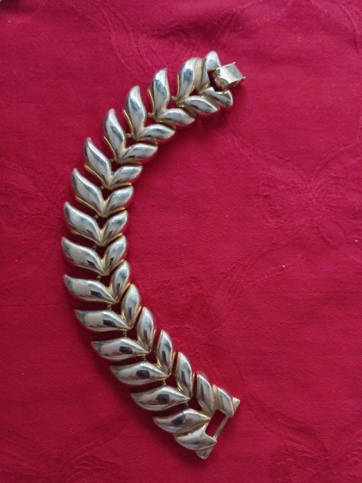 Pulseira dourada tema "folhas"