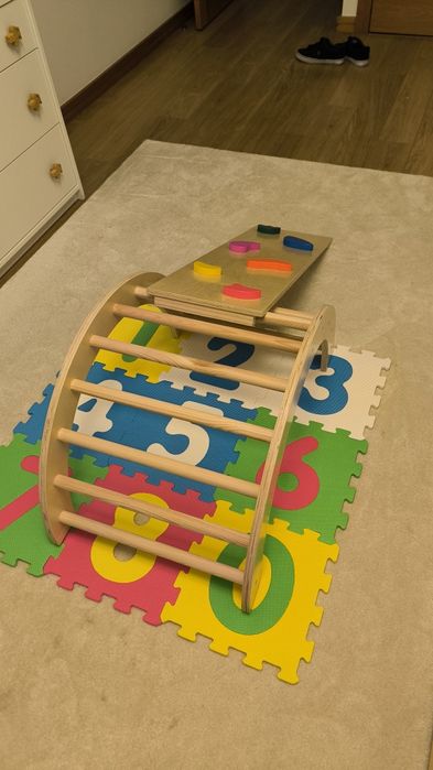 Triângulo de Pikler Montessori em Madeira - Como Novo