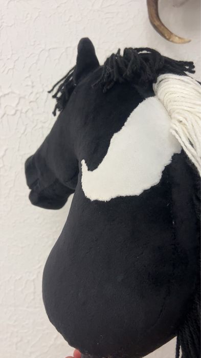 Hobby horse karo-srokaty