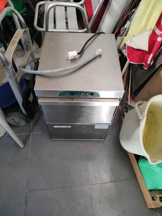 Maquina de lavar chavenas e copos