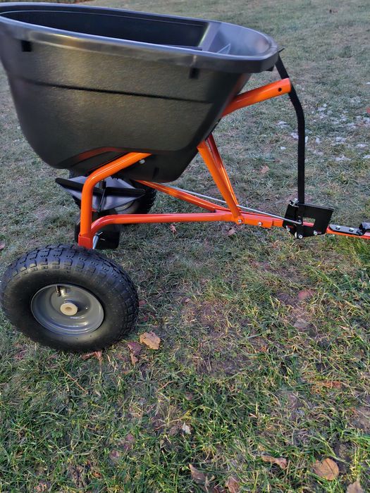 Siewnik rozsiewacz ciągniony agrifab