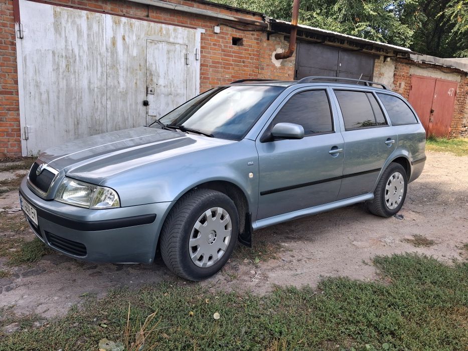 Продам гарну Шкоду Тур(без вкладень)