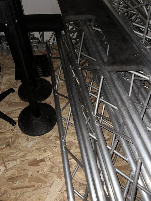 Baia com fita delimitadora