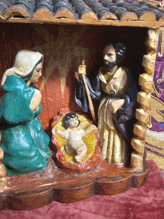 Presépio antigo em madeira e gesso