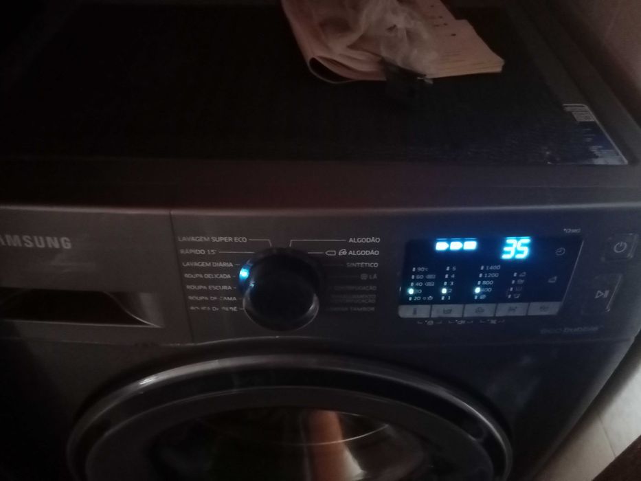 Máquina lavar roupa SAMSUNG. pouco uso, capacidade de 8kg