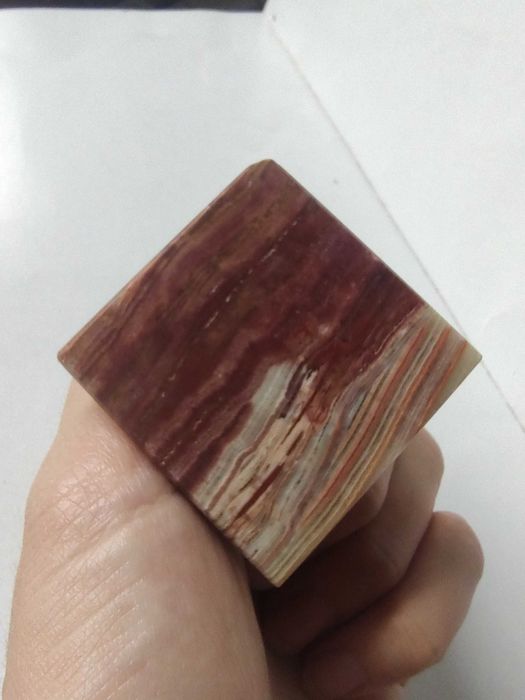 Piramidka z kamienia szlachetnego - uszkodzona