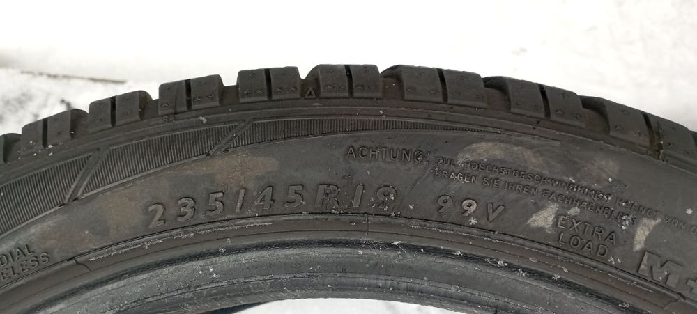 Dunlop 235 45 r19 2шт шини зимові б'у гума резина з Європи